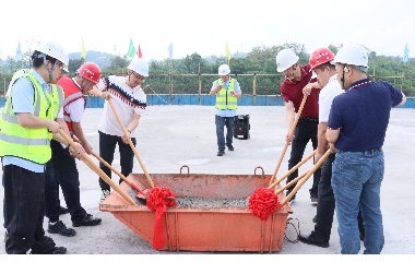 喜封金頂！宜賓遠(yuǎn)東電纜二期交聯(lián)機(jī)主機(jī)樓圓滿封頂，產(chǎn)能升級再啟新程。